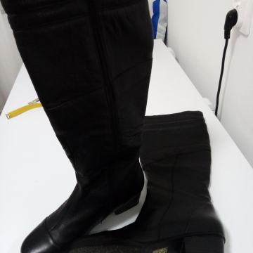 Kožne čizme broj 38