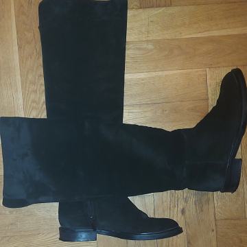 Crne kožne čizme, brušena koža 200 €