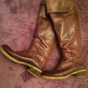 Smeđe kožne čizme broj 39