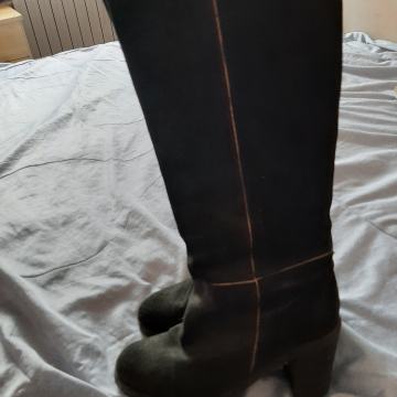 Nove kožne ženske čizme