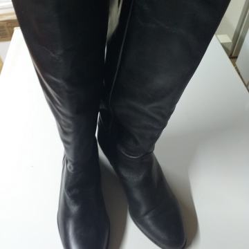 Kožne čizme.-
