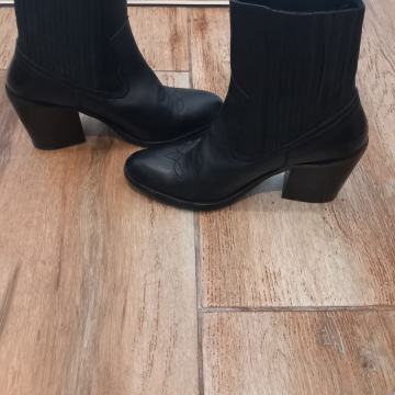 Kožne čizme UPcollection