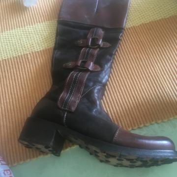 KOZNE CIZME VISOKE, RAVNA PETA, SMEDE