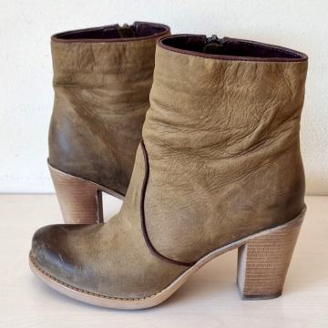 Kožne čizmice Borovo