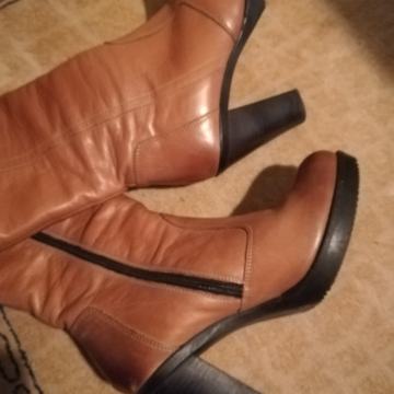 Kožne čizmice br 38