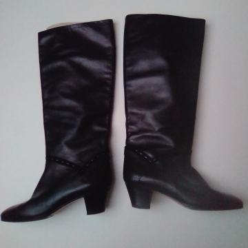 Kožne crne čizme 36