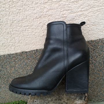 Kožne crne gležnjače br. 37