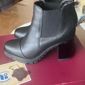 Kožne gležnjače br 41