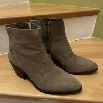 Kožne Pull&Bear cizmice br 38