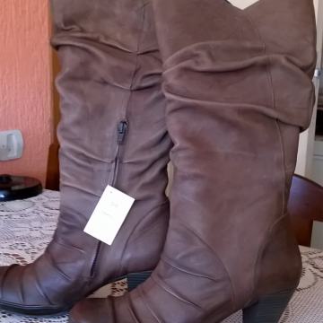 NOVE KOŽNE SMEĐE ČIZME - VEL.39