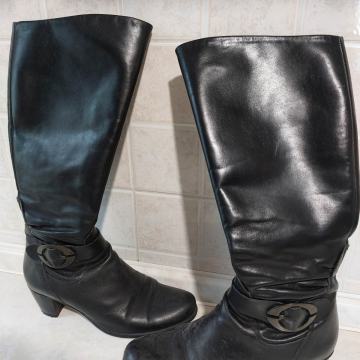 Kožne ženske čizme br.37 nove