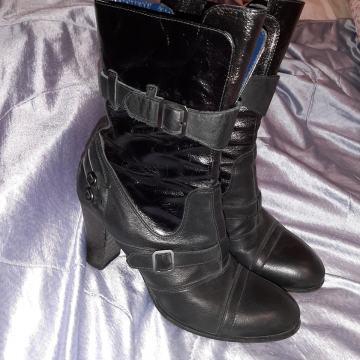 Kožne ženske čizme Hugo Boss