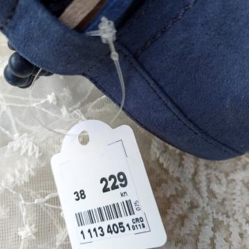 KRATKE PLAVE ČIZMICE SA PERLICAMA