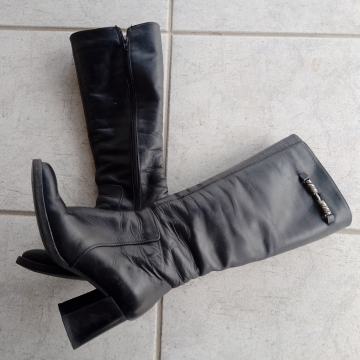 Kvalitetne crne čizme od prave kože, kupljene u Rimu,br. 36