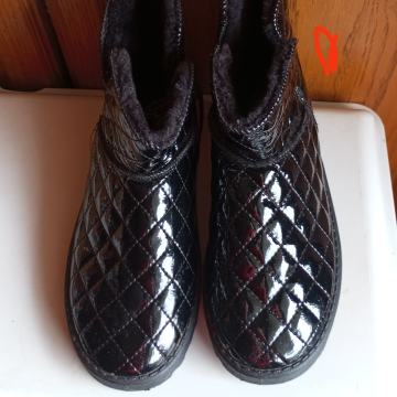 lakirane cizme br 38