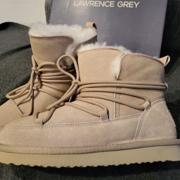 Lawrence Grey tople kožne čizmice, broj 38, nove