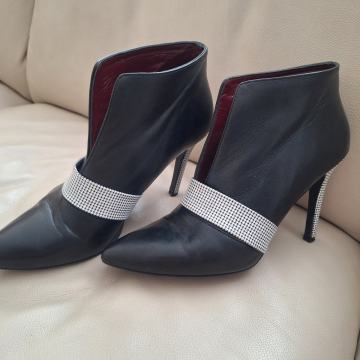 LEA-GU kozne cizme br 39