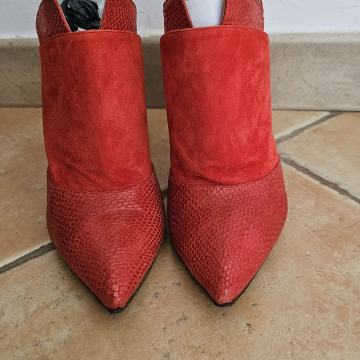 Ledenko kožne gležnjače