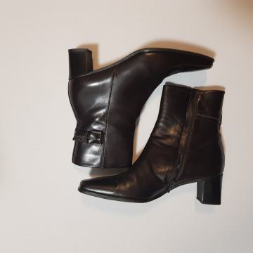 NOVO Mafer br.40, gležnjače, sve koža