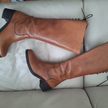 MALLY kozne cizme br 37