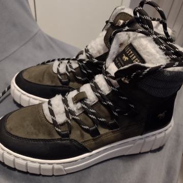 Mustang br 38 kožna kvalitetna udobne postavljene gležnjače