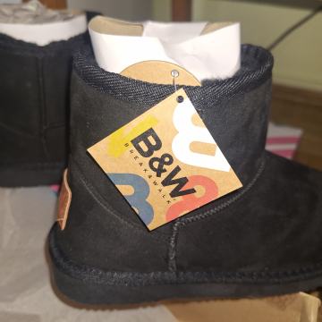 Nove nenošene čizme vodonepropusne gležnjače futrovane tople B&W