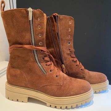 NOVE NENOŠENE ŽENSKE ČIZME OD BRUŠENE KOŽE br. 38!