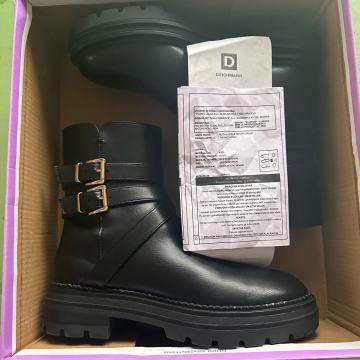 Nove nenosene ženske cizmice