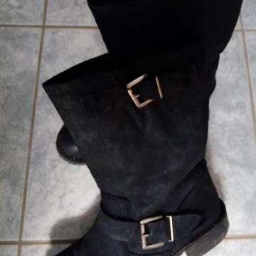 Očuvane čizme s krznom, od prave kože, br. 37