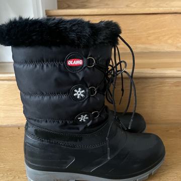 Olang ženske buce 41/42 nošene dva puta, kao nove