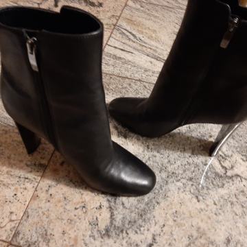 original Guess gležnjače