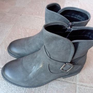 Pull bear br 40 kožne udobne kvalitetne i otporne ČIZMICE