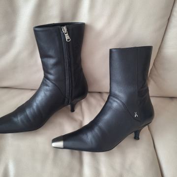 PATRIZIA PEPE kozne cizme br 39