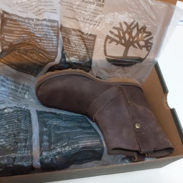 POTPUNO NOVE BROJ 35 TIMBERLAND ŽENSKE ČIZMICE-----30 eura