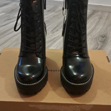 POTPUNO NOVE ŽENSKE ČIZME SA ETIKETOM