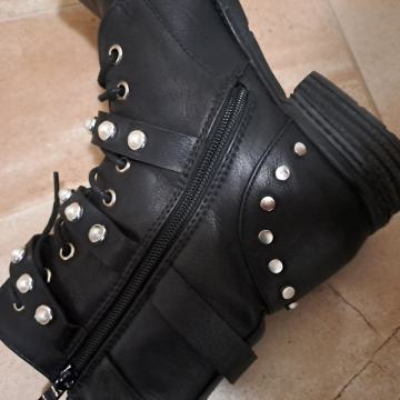 Predivne ženske čizme kao nove br 39