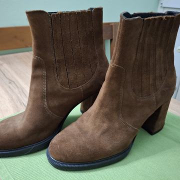 Prodajem Guliver kožnate gležnjače, vel. 39