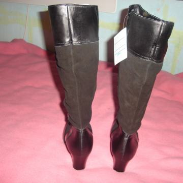 prodajem ženske čizme