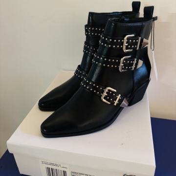 Prodajem nove ženske gležnjače MOHITO – broj 38