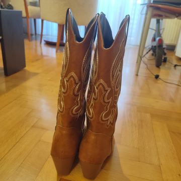 Prodajem ženske rodeo/kaubojske čizme JEDNOM NOŠENE!