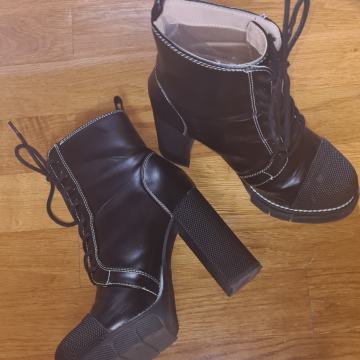 Public desire gležnjače