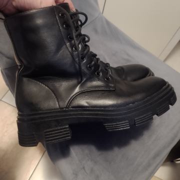 Rbt. br.38 kožne čizmice kvalitetne i udobne