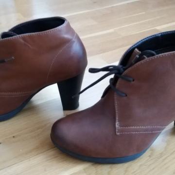 Remonte kozne cizme br 36