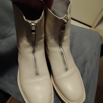 Reserved br 39 kožne kao nove, elegantne čizmice