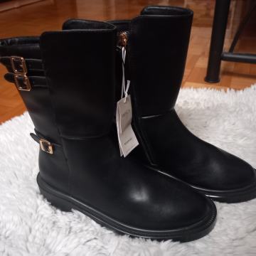 NOVE Reserved čizme