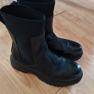 Reserved ženske čizme