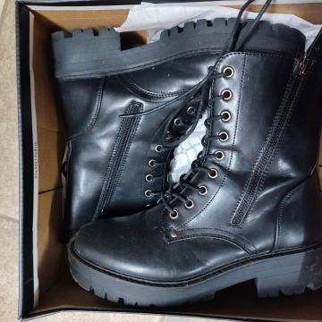 Rhapsody gležnjače