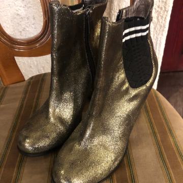 Riplay čizmice kao nove,  srebrne. 39, gazište 25.