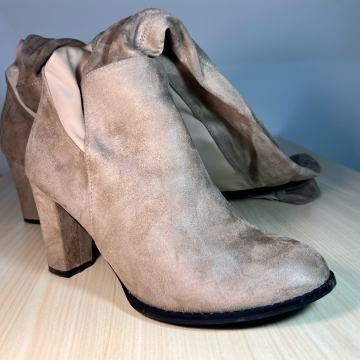 Roberto čizme na petu 41