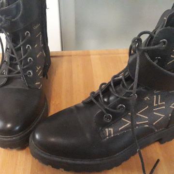 Roberto ženske čizme br 38-novo